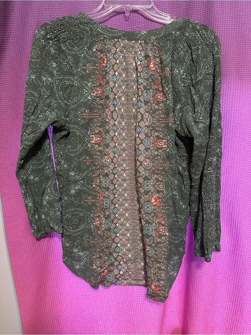 Boho Tassel V-Neck Printed Blouse in Olive Green size Large - Picture 3 of 5